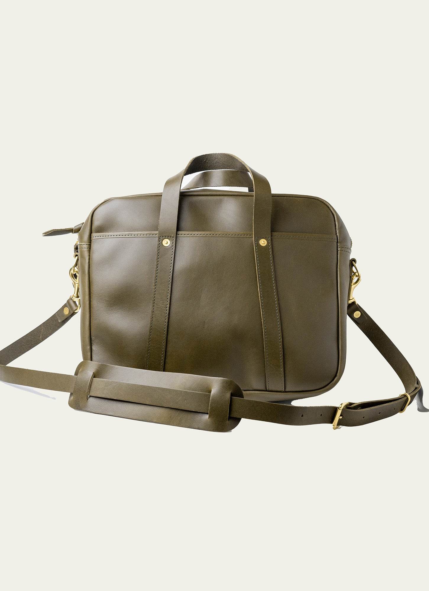 SEVENTEEN着用FALLETTのGlossy Leather Sling Bag FALLETT) GLOSSY LEATHER SLING BAG (BLACK)